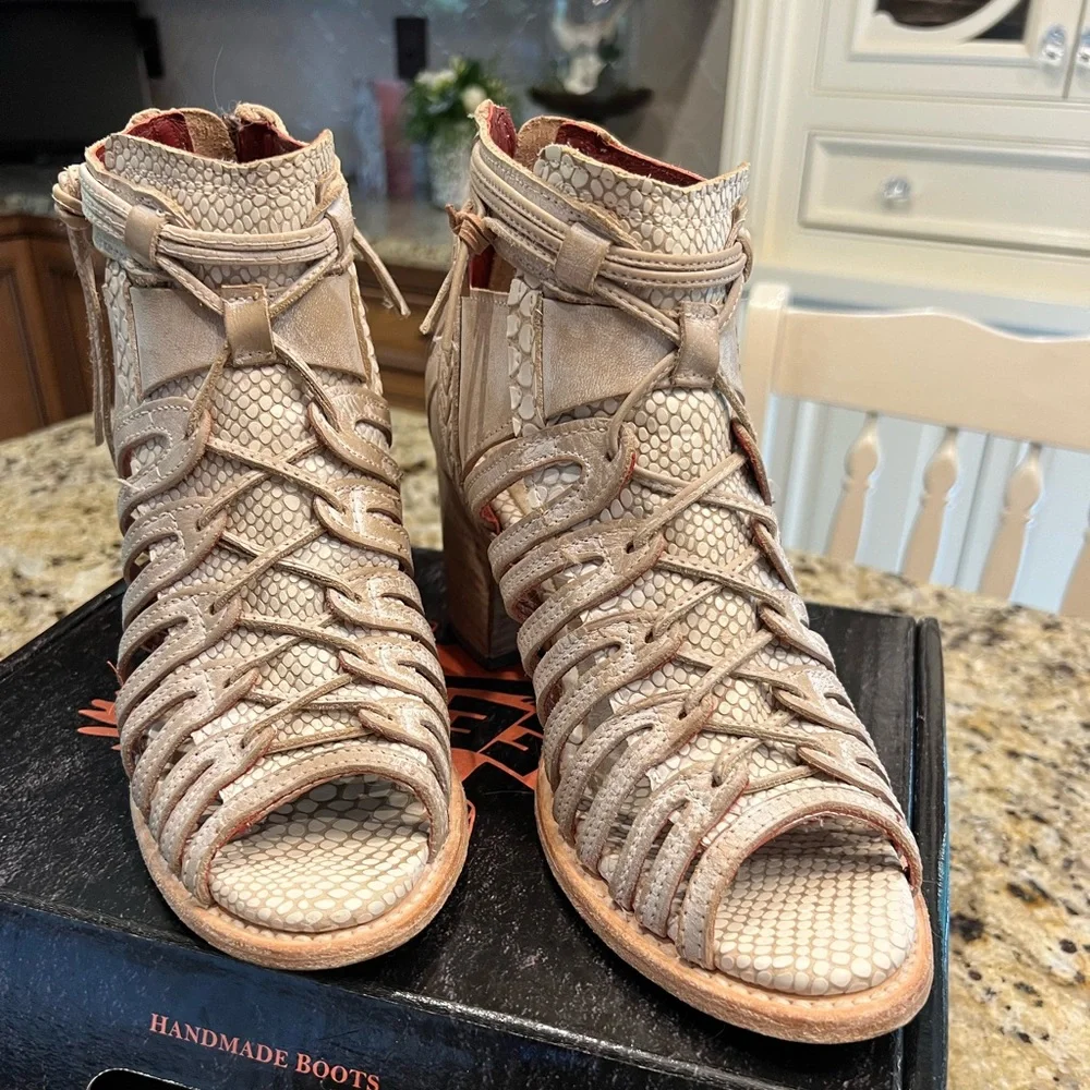 Authentic FreeBird Wazee Beige summer boots like new.  Fits like size 10 - Picture 2 of 10